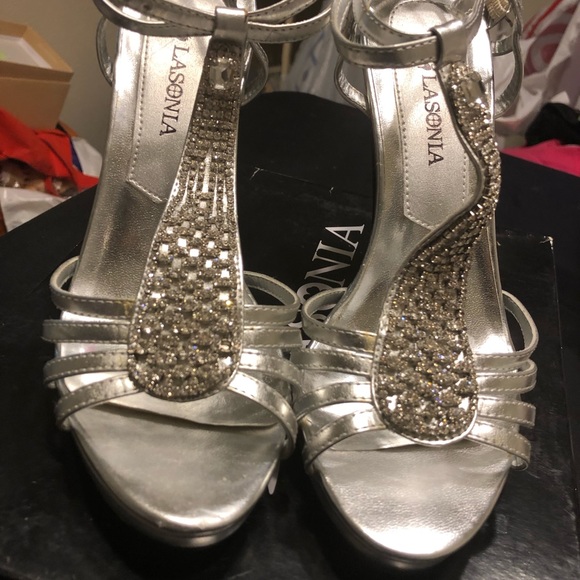 La Sonia High heel shoes .In original box! 8 1/2. - Picture 2 of 8